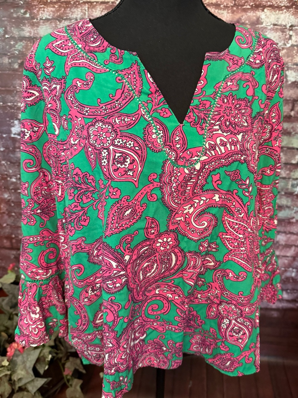 crown & ivy Green and Pink Paisley V-Neck Blouse